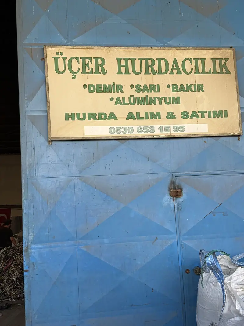 Üçer Hurdacılık tesisinin tabelası